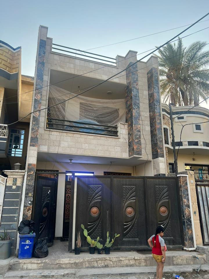 السلام عليكم 
يوجد بيت للبيع مساحة 100متر بناء حديث طابوك 
عنوان گميره مقابيل شارع ابو الزهراء شارع د.عباس 
 للاستفار الاتصال على الرقم ؛ ‭٠٧٧١ ٢٣٩ ٦٣١٥‬
