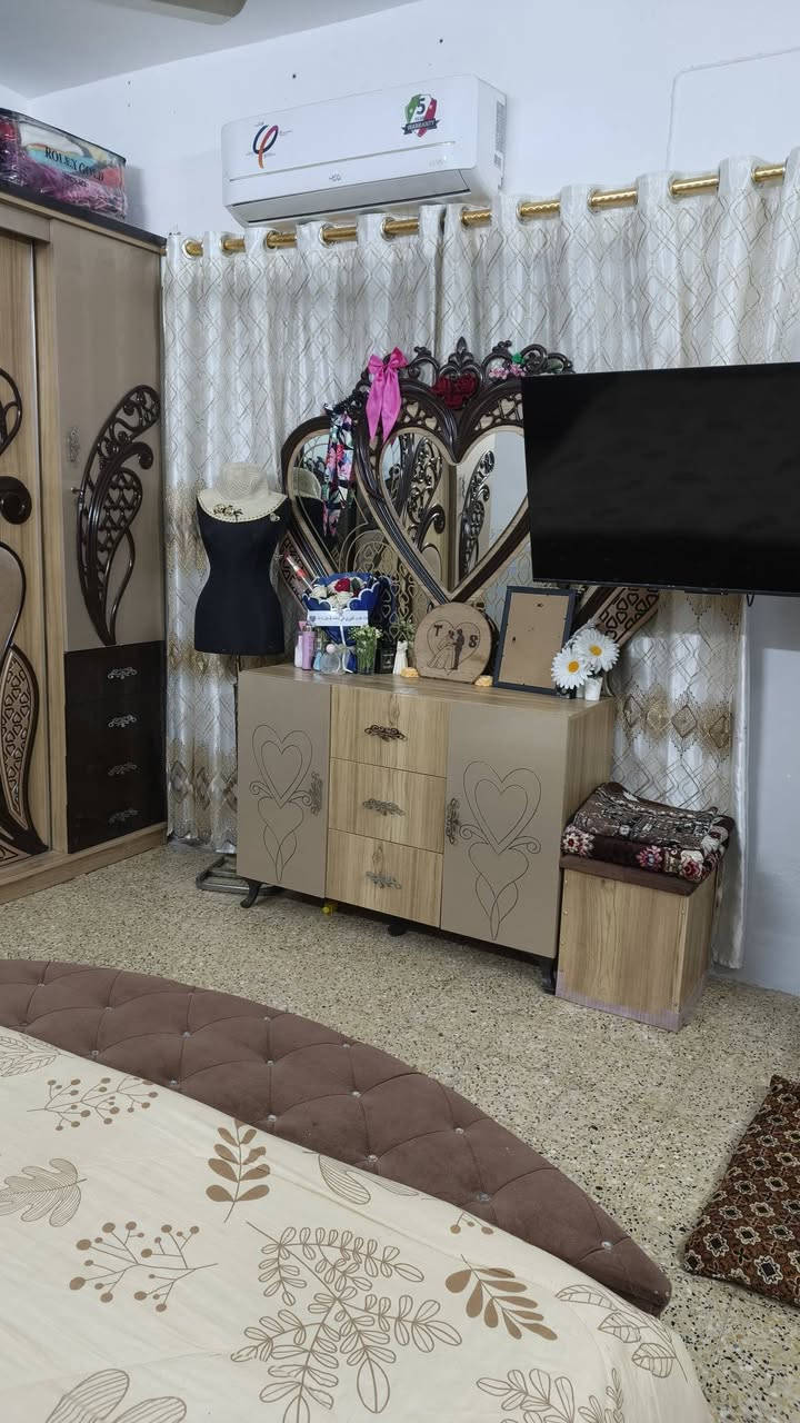 اخشاب ملكي 9قطع للبيع 
السعر مليون ونص 
والتواصل عل خط فقط 
***********وبي واتساب
