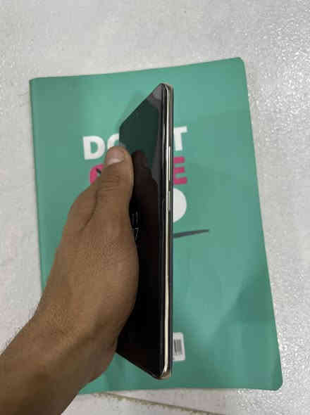 السلام عليكم 
للبيع 
g5ريلمي 12برو بلاس
ذاكرة 512
مع كامل ملحقاته 
كارتون +شاحنه 
 السعر 350
***********
