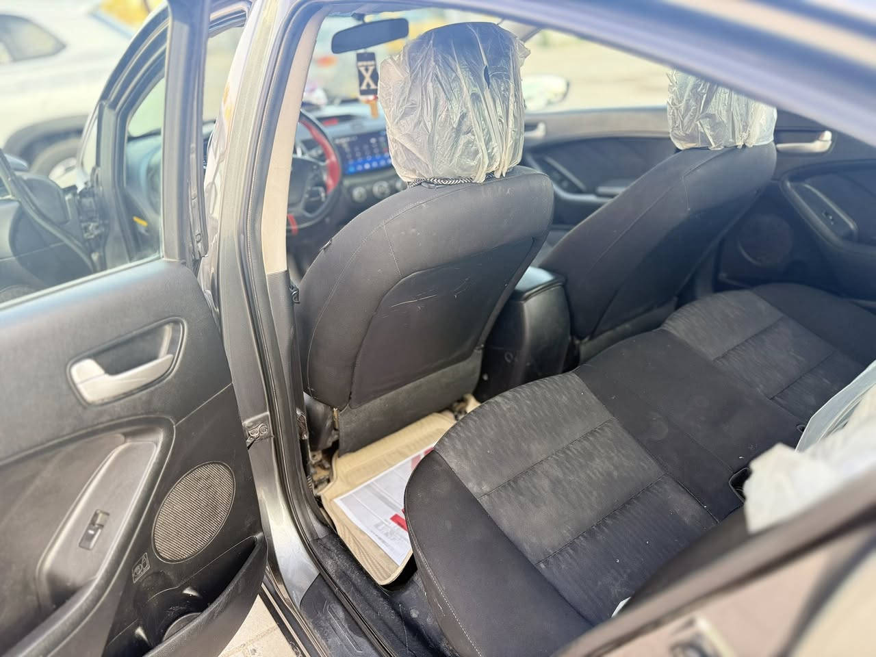 السلام عليكم
كيا فورتي 2016 وارد كندي رقم واسط دولي بأسمي
كير مكينه كفاله صدر جديد تخم تاير جديد باتري جديد
تبريد ثلج تدفئه جاهزه غرفتها نضيفه منظومه غاز جديده بيها منظومه عدسات زنون اصليه شاشه كامره دواره السياره بيها بنيد فقط وسونارها مرفق مكاني واسط الكوت السعر 116 وبيها مجال
***********
