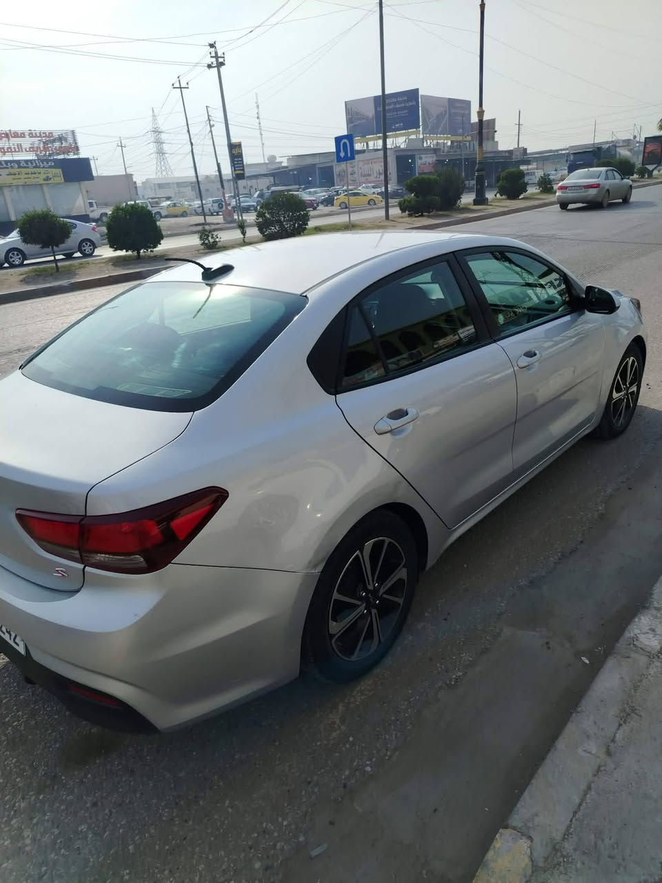 كيا ريو 2019
وارد امريكي
اللون سلفر
نظام القيادة sport وعادي
محرك GDI1600
كاميرا خلفية دوارة
مانع انزلاق
تحكم ستيرن جهتين
بلوتوث+مدخل USB
ماشية 40ميل  
حادث جاملغ امامي مبدل وجاملغ رش فقط
رقم بغداد اوربي السعر 115 وبيه مجال بصيط ***********
