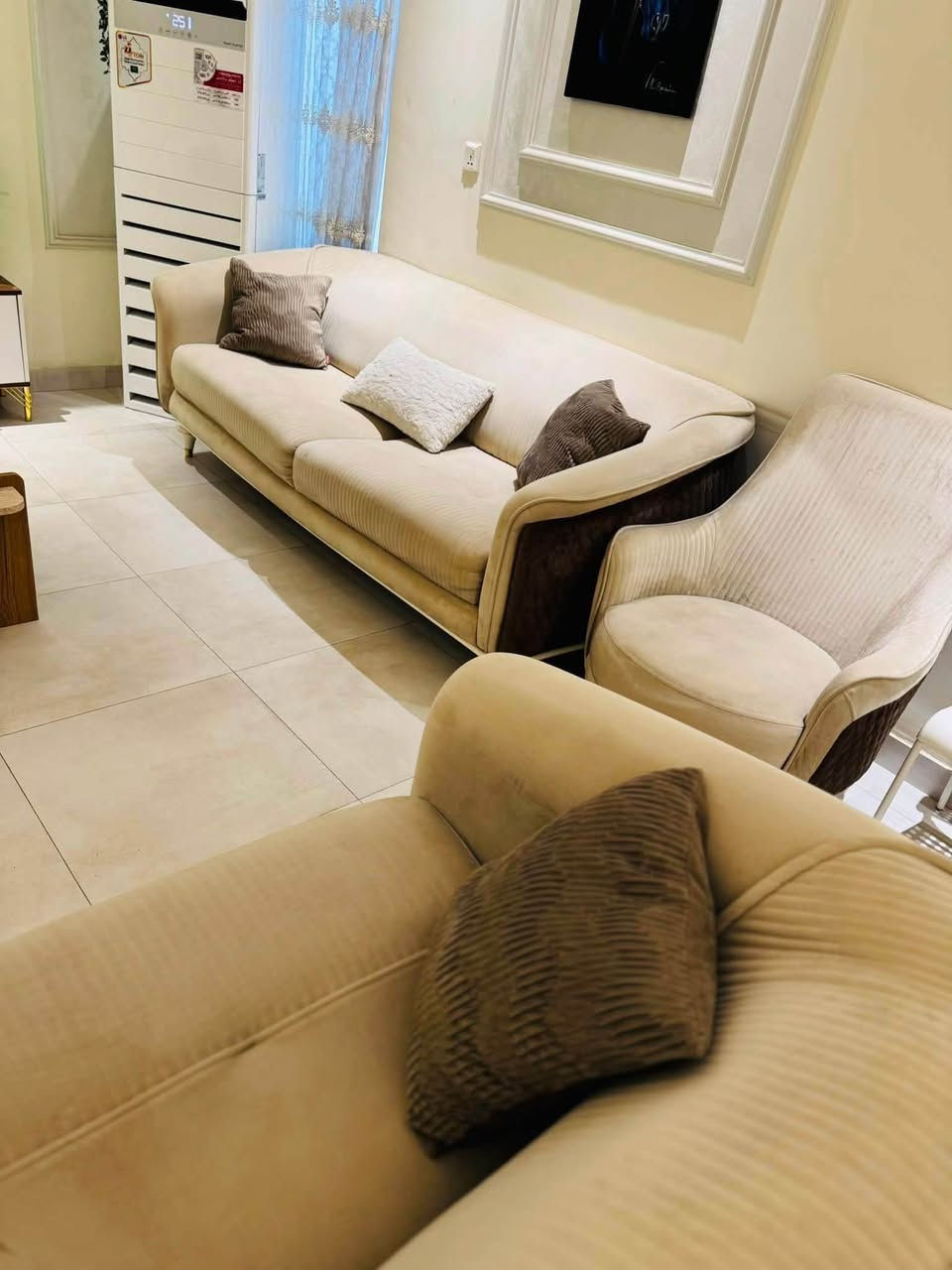 للبيع تخم قنفات مستعمل

🛋️ تخم قنفات مكون من 10 مقاعد.
✨ الحالة العامة: نظيف ومحافظ عليه، والقماش بحالة جيدة 
⚠️ يوجد ضرر (كسر بسيط) في إحدى القنفات، موضح بكل شفافية، ولا يؤثر على الاستخدام، ويمكن إصلاحه لمن يرغب.

التخم مناسب للاستخدام المنزلي، وتصميمه أنيق ولونه بيج يتناسب مع مختلف الديكورات.

💰 السعر: 700 وبي مجال 

للاستفسار أو التواصل يرجى مراسلتي على الخاص


**إذا كنت صاحب هذا الإعلان وتريد حذفه لأي سبب، رجاءا أرسل رسالة إلى الدعم الفني**