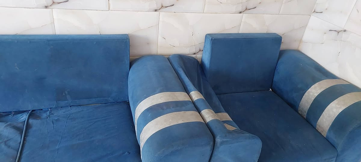السلام عليكم
تخم 8 مقاعد 
ثنين كبار 
وثنين ام نفر 
نضافه 50 %  اكو مكانات مكسره 
مكاني بغداد الحسينيه 
سعره 90 
***********
