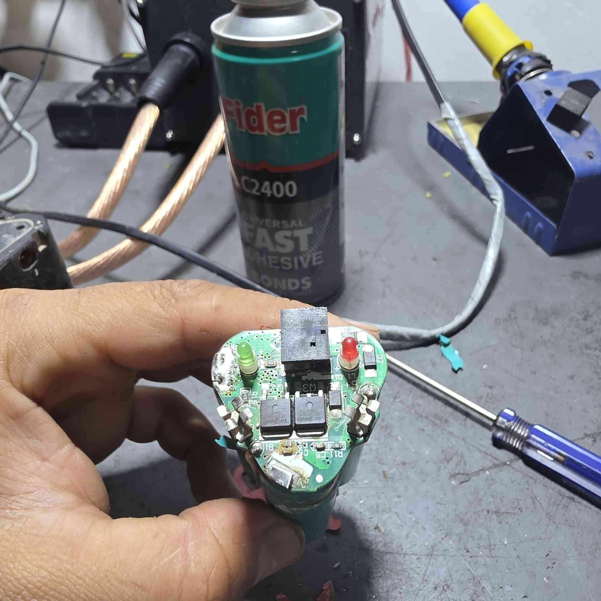 السلام عليكم من رخصه الادمن  اليون اجانه. هذا الادريل ١٢ فولت ١٥٠٠ملي امبير بي قاعده مال فحمات خالعه موضح بالصوره وتبديل خلايه  البطاريه 
ممكاني بغداد فلكه سلمان باك للاستفستر مراسله الصفحه  او مراسله الرقم واتس اب 
***********
