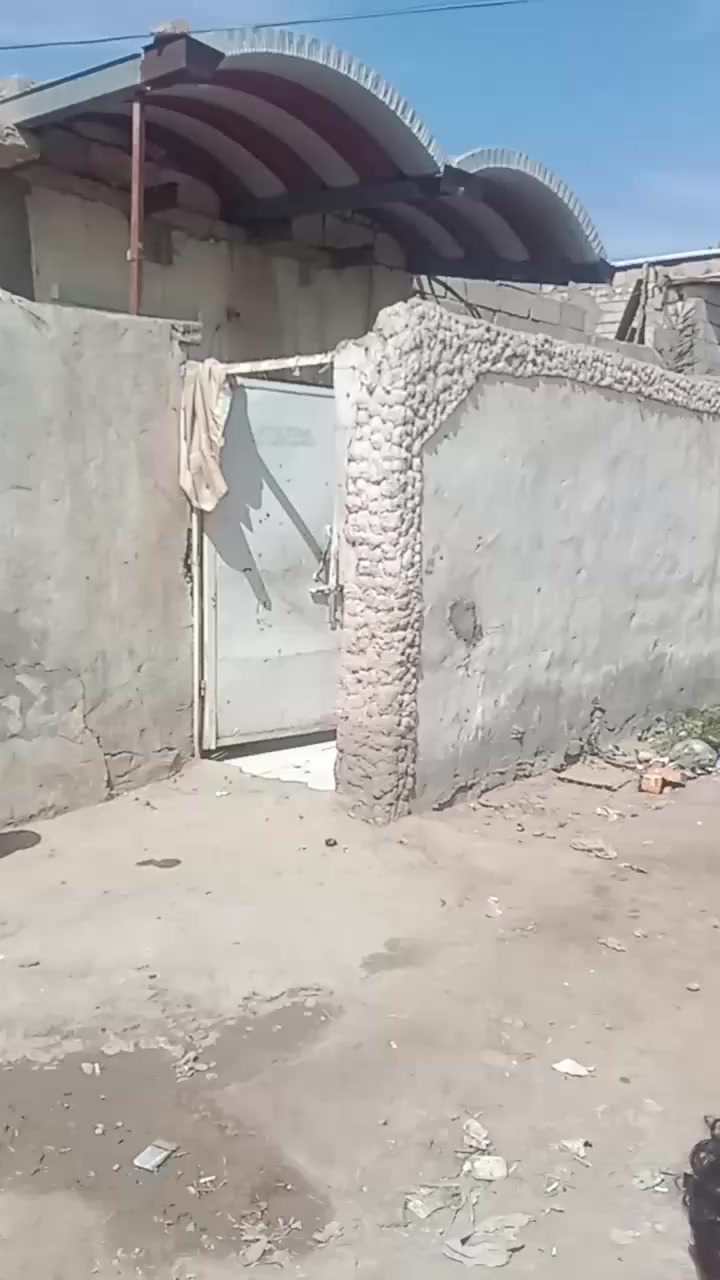 السلام عليكم بيت البيع مساحه ٨٠ متر كافت الخدمات قرب المحد الفني مال ابو غرق السعر ٦مليون او بي مجال قليل رقم الهاتف ***********
