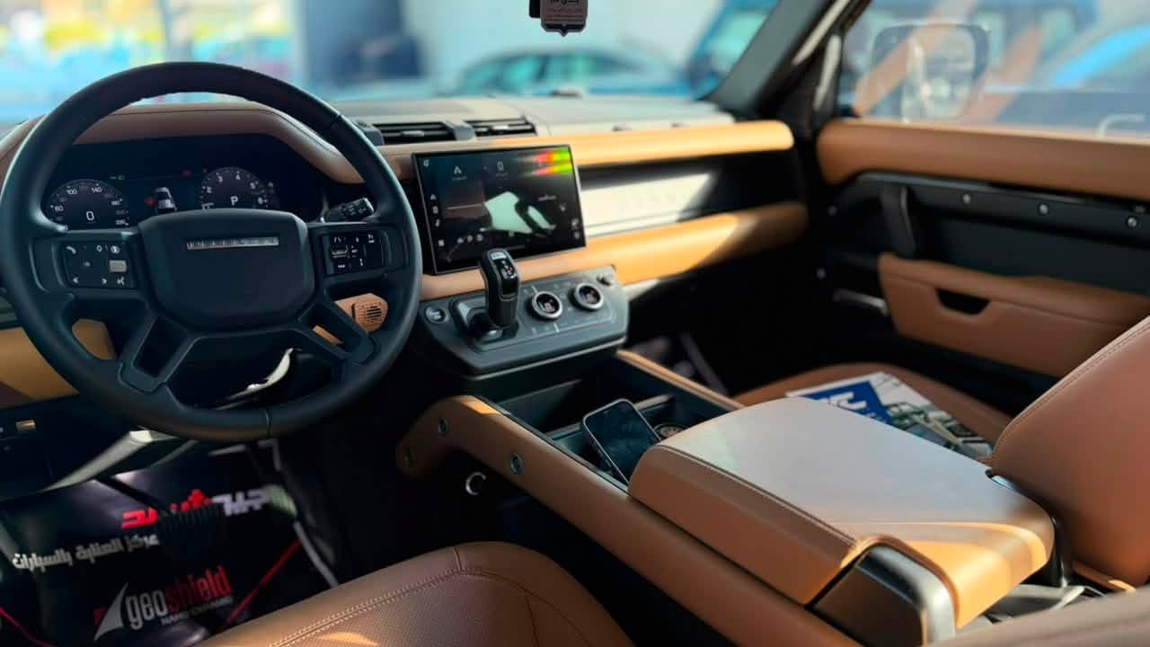 Land rover 2025 Defender 🇬🇧V6 
لاندروفر 2025 🇬🇧 ديفندر اكس داينمك 
Xdenamec SE 
ضمان وكالة سردار ✅
تغليف كامل المركبة ppf 
عداد المسافة 700 k/m زيرو 

📍بغداد شركة ابو ظبي چكوك قرب بوابة الكاظمية 

***********

*********** 📞
