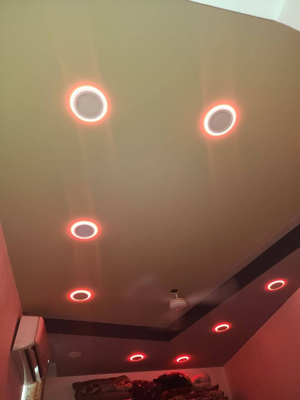 دار سكن حي الفرات طريق السنيه السياحي قرب عيادة الثقه.[تفاصيل الدار]:غرفتين نوم صاله ومطبخ مفتوح عالصاله واستقبال  وحمامات عدد٢ داخلي وخارجي.بناء درجه اولى كونكريت كهرباء بوري ماي مجاري يبعد عن الشارع ٣٠م  المساحه ١٨٥م طابو عثماني سند ٢٥ بي وصل من البلديه لتمليك.  البيع مع الاثاث او بدونه.للاستفسار الاتصال عالرقم ***********
