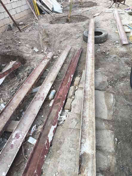 السلام عليكم 
شيلمان للبيع مستعمل نظيف ومن النوع الثقيل العدد ٧
اثنين طول ٥ متر و٣ طول ٤/٥ و وحد ٣ متر  مع وحده طولها متر وعشرين سنتم
سعر المتر ٧/٥٠٠ وبي مجال ابيعهن كلهن
واكو رفوف محل هم ابيعهن مع جام خانه محل كبيره العنوان ناصريه قرية الشوفه 
هاتف ***********
