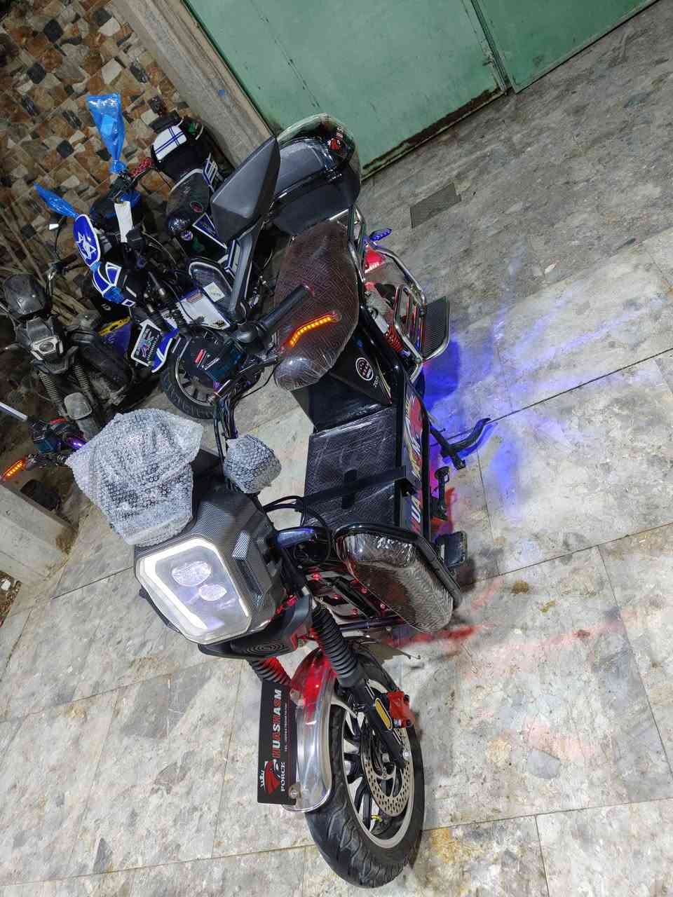 اسلام عليكم موطور شحن هيوش سته باتري ابو التاير العريض الي يجي كيوشه وبعد جديد الموطور صاله اقل من شهرين من اشتريته وبعد جديد مكاني لانبار هيت استفسار رقم واتساب*********** او تفضل خاص السعر خاص
