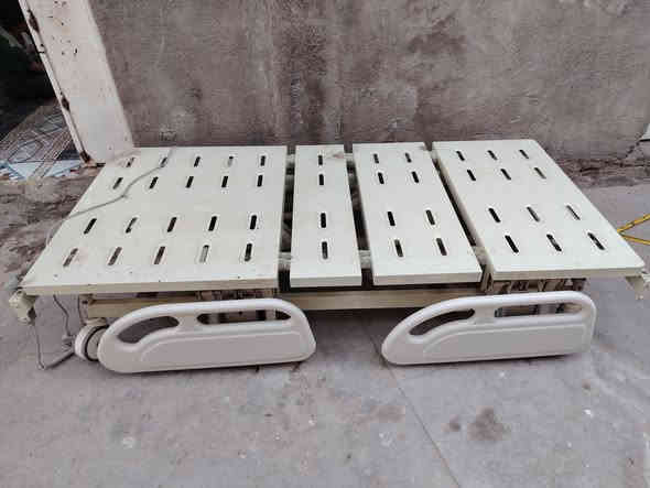 سلام عليكم سرير طبي السعر 950 مكاني بصره ابي الخصيب ام النعاج ***********
