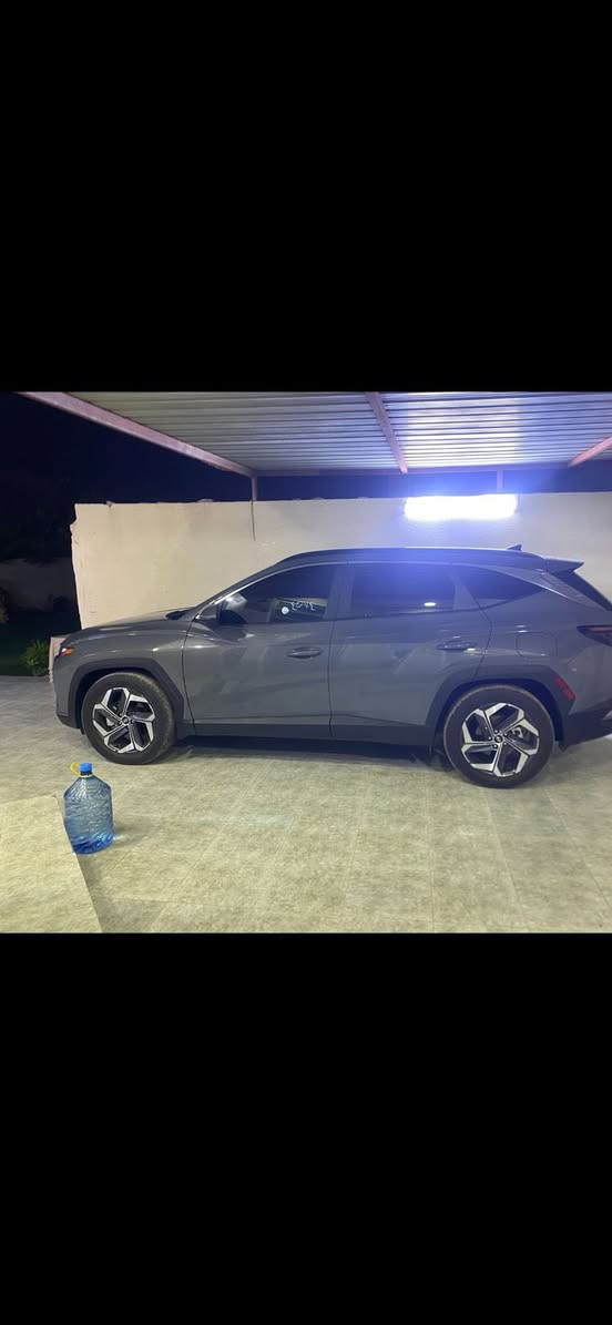 توسان 2024 لون اسمنتي مميز وسعرها بلاش وبدون حادث ضربتها خفيفه حيل كلين تايتل بدون قطرة صبغ او تبديل ماشيه 30 الف دخول جديد السيارة جاهزه من الالف للياء فول مواصفات ( بانرواما + بصمة تشغل بصمة ابواب كشنات كهرباء + شاشة متصل + تدفئة تبريد بيانو + رادارات و حساسات من كل الجوانب + تبريد قطعتين ) امانة الله السيارة كلش نضيفه وجديده وسعرها 200وبيها مجال بسيط عنواني صلاح الدين  ***********
