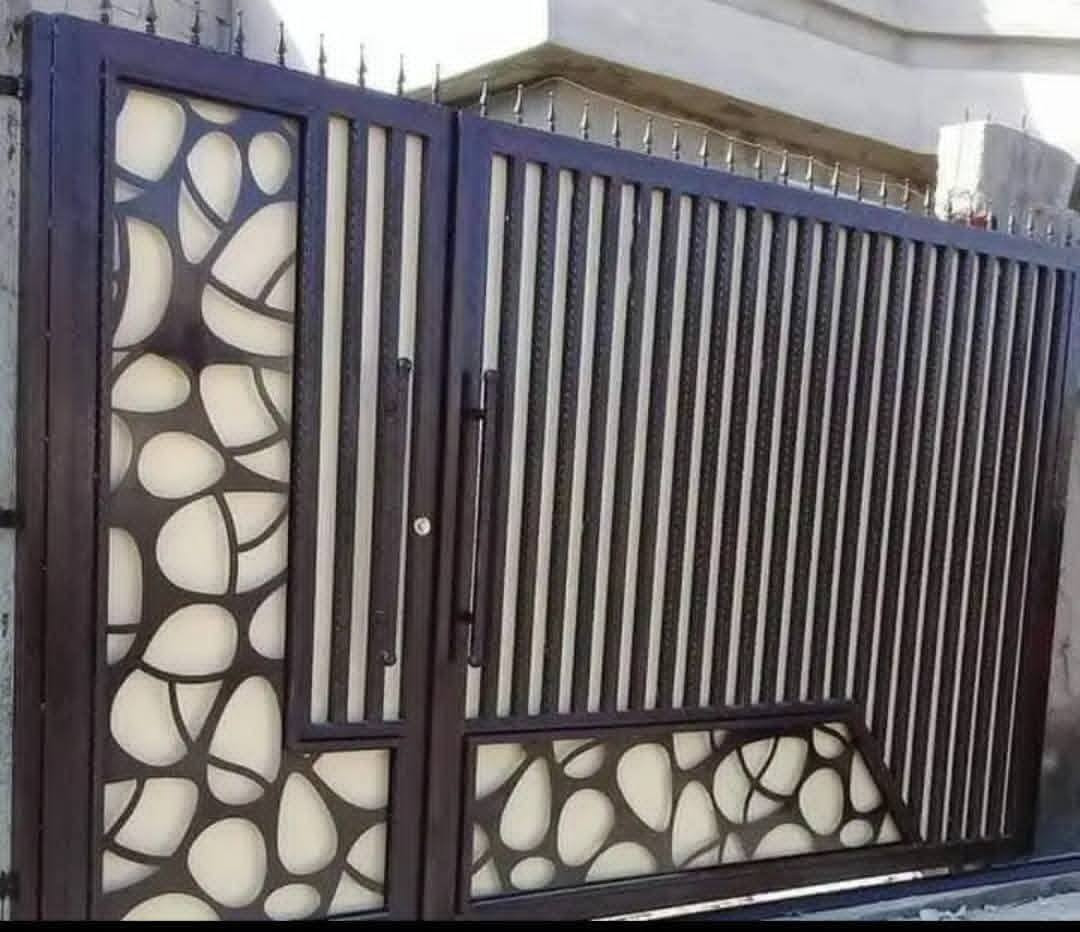 السلام عليكم 
حداد جوال تصليحات الأبواب الخارجيه والداخليه والسقائف ومحجر الدرج تغليف زجاجي مناور والسقائف بنواعها داخل بابل مستعدون لعمل جميع انواع الحدادة 
ابواب شبابيك قمريات جينكو كيسبان سندويج محجرات دروجة كابون 
برودكس واجهات درج طوارء 
اتصل او راسلني على الوات ساب  
*********** حلة, بابل
