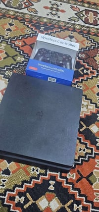 بلايستيشن 4 سليم مهكر • مع جوستك وكيبلات • ٥٠٠جيجا/١تيرا