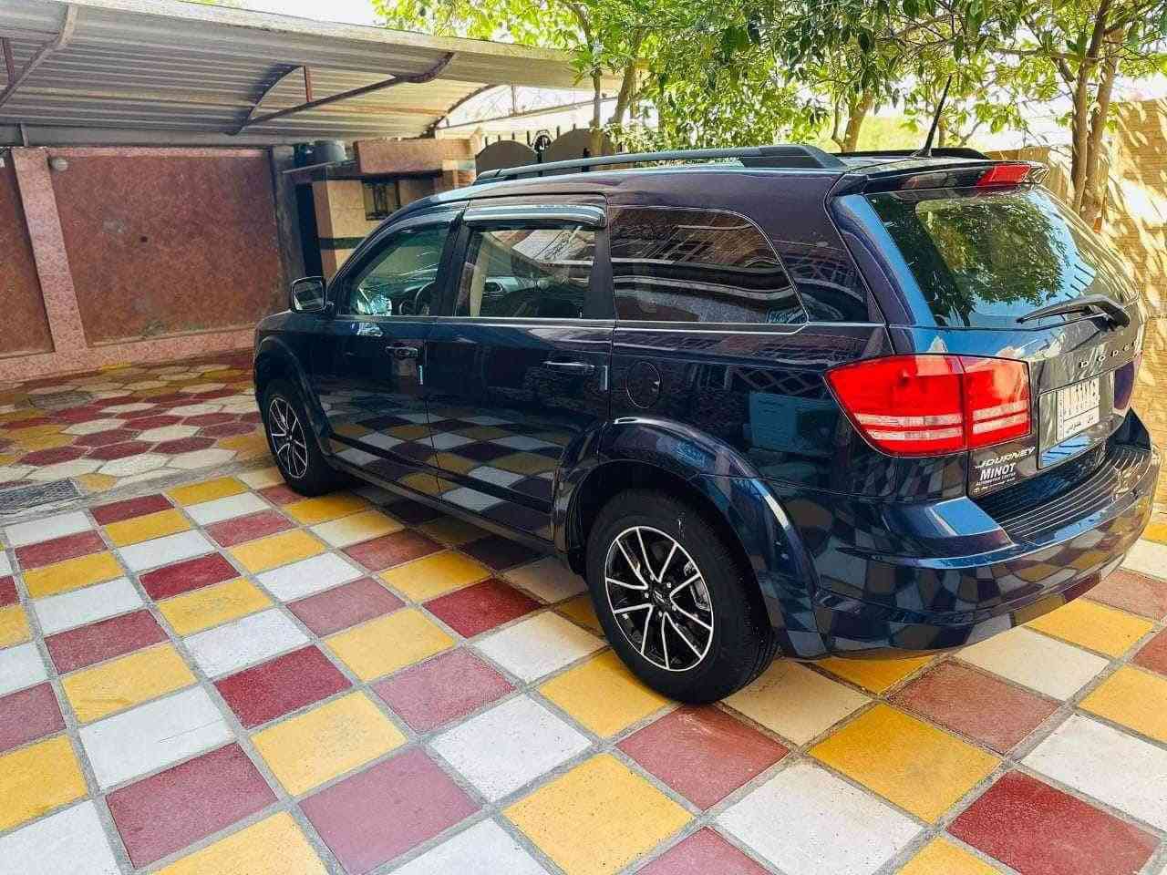 السلام عليكم 
دودج جورني ٢٠١٩ للبيع
محرك ٢٤٠٠ 
سبعة راكب 
لون نيلي شذرة مميز 
رقم بابل بإسمي 
مكاني بغداد او بابل 
السعر ١٤٧$ وبي مجال 
للتواصل دايركت او الاتصال ع ***********
