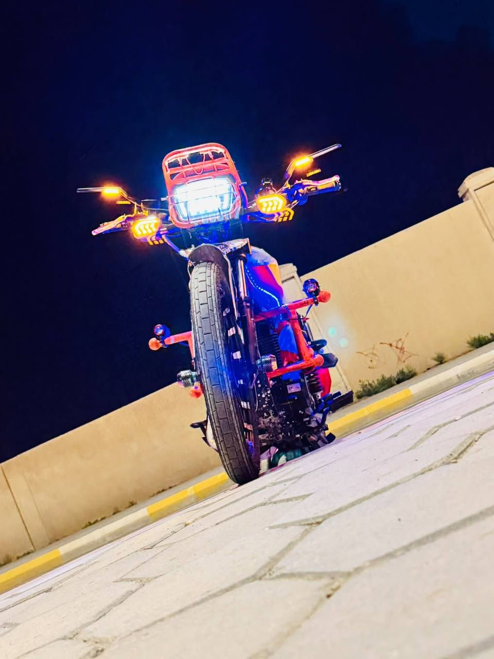يالله للبيع ايراني جديده فول موديل 26 محرك 200 سيبي اف بصمه تشغيل عن بعد هاي رقمي ***********
