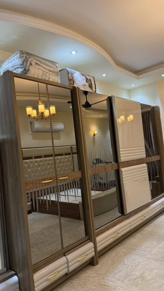 غرفة خشب تركي ثقيل للبيع متكونة من ١٠ قطع بحالة سليمة ومستعملة فترة قليلة جدا السعر مليون و ٢٠٠ - الموقع زيونة للتواصل اكتب علق ب رقم ١ او اتصل او على الرقم ***********
