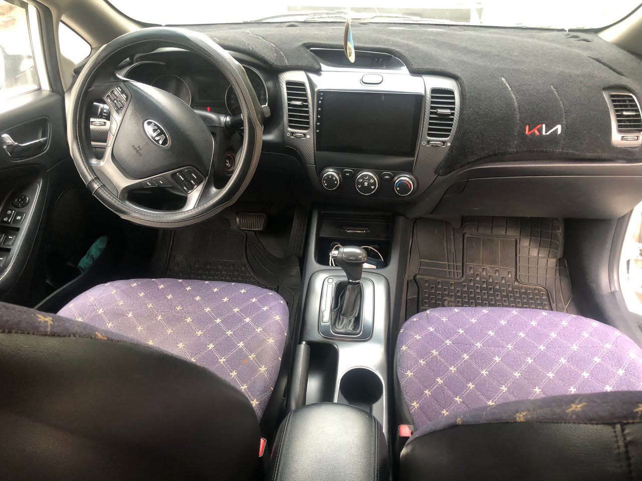 السلام عليكم سيراتو للبيع خليجي 2013 شكل 2014 السياره نظيفه كما موضح بالصور محرك 1600 دوش محرك وكير مكفولات تبريد قطعتين بيه بارد بالجاملغ الامامي بسيط گلش ومصلح والهلال مال الجاملغ الخلفي مصبوغ بس لابارد ولا ضربه 
تحگم ستيرن جهتين 
شاشه وكامرا وبلوتوث 
السعر ب120 وبيه مجال الاتصال ع الرقم *********** العنوان بغداد الحريه/الدولعي بغداد, العراق
