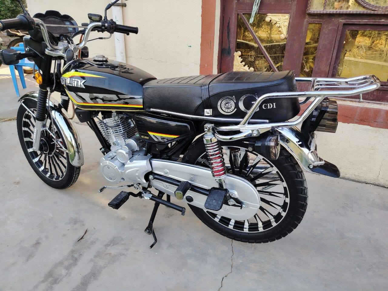 السلام عليكم للبيع دراجه سيفان موديل 2025 دراجه جديده محرك 200cc دشبول شاشه عرض فيديو شكل جديد محرك مكفول كهربائيات كله شغاله مابيه اي نقص أوراق اصوليه كارتونيه ومنفيس مامكمركه بدون كمرك ماتترقم السعر 850 وبيه مجال للطيبين المكان بغداد المدائن سلمان باك الاستفسار أكثر الاتصال على الرقم *********** ولي ماعاجبه السعر لا يعلق ويكسر بحلال العالم
