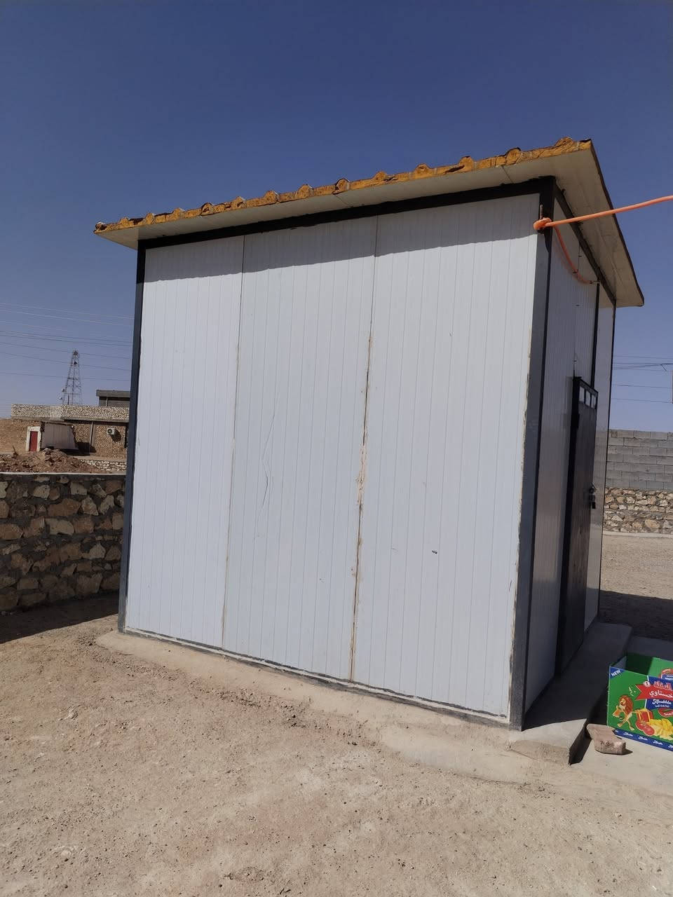 سلام عليكم كرفان اللبيع حديد كلش ثقيل كذالك سندويج جديد مو مستخدم وصارله شهرين من نصبته كلش نضيف رتفاع 3 عرض 3 طول 3 سعر 950 وبي مجال بسيط وبل قساط مليون 50 الف مكانيه ناحيه الوفاء رقم هاتف ***********
