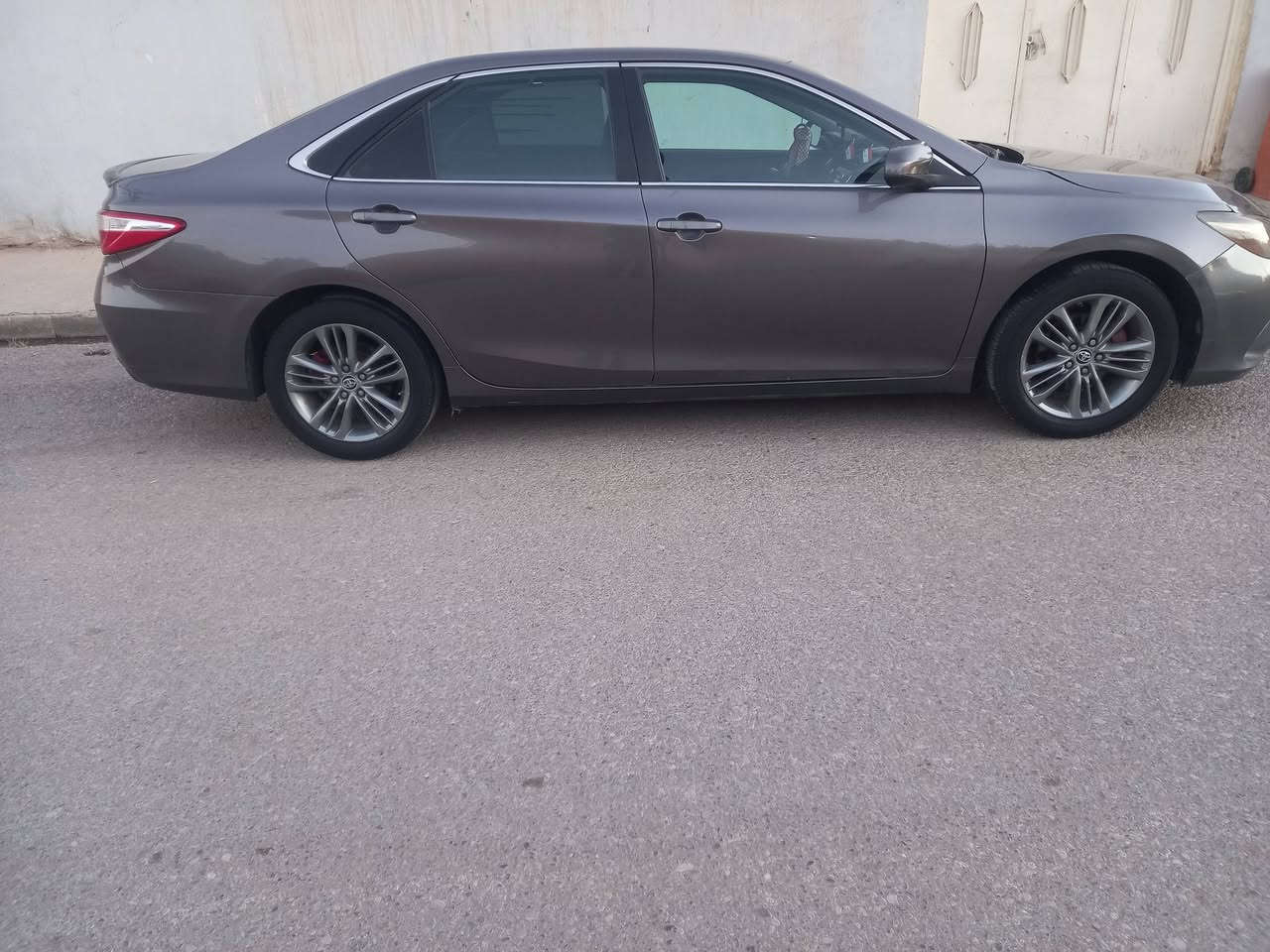 كامري 2015 للبيع او مراوس  شرط التحويل سنويه جديد لحد 27 شرط التحويل ضررها جامرلغ وبنيد سياره  مواصافاتها  تحكمات معروفه كشنات جلد السعر140وبيها مجال للشراي الاستفسار اتصل مو شراي لتخابر ***********
*********** مكان السياره كركوك قضاء الدبس
