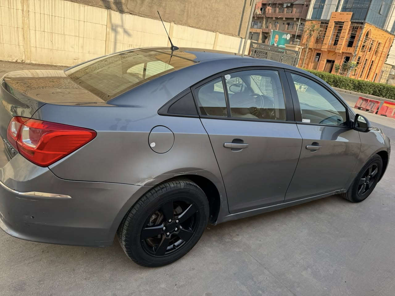 شوفر كروز موديل 2016 خليجي محرك 1800 المرغوب سيارة جديدة كير محرك صدر تخم تاير كلة جديد تبريد ثلج السيارة كاملة رقم أربيل باسمي تحويل ثاني يوم 
بيهة صبغ جاملغ خلفي الأيسر   وشبر بل جاملغ الأمامي 
العنوان بغداد البنوك 
السعر 78$ بيهة مجال بسيط كلش
***********
