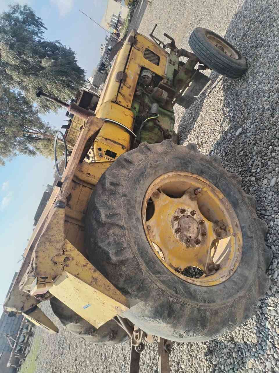 السلام عليكم 
تركتر عنتر للبيع 
الموديل 1989
رقم وسنويه بدون تحويل ابوالسنؤيه متوفي 
السعر 3500مليون ونص
محرك كير صدر اكسل هودرليك كله شرط 
شغال نكره السلف باتري جديد
#العنوان_كركوك_الحويجة 
الشراي يتصل على الارقام التالية 
***********
او
***********
