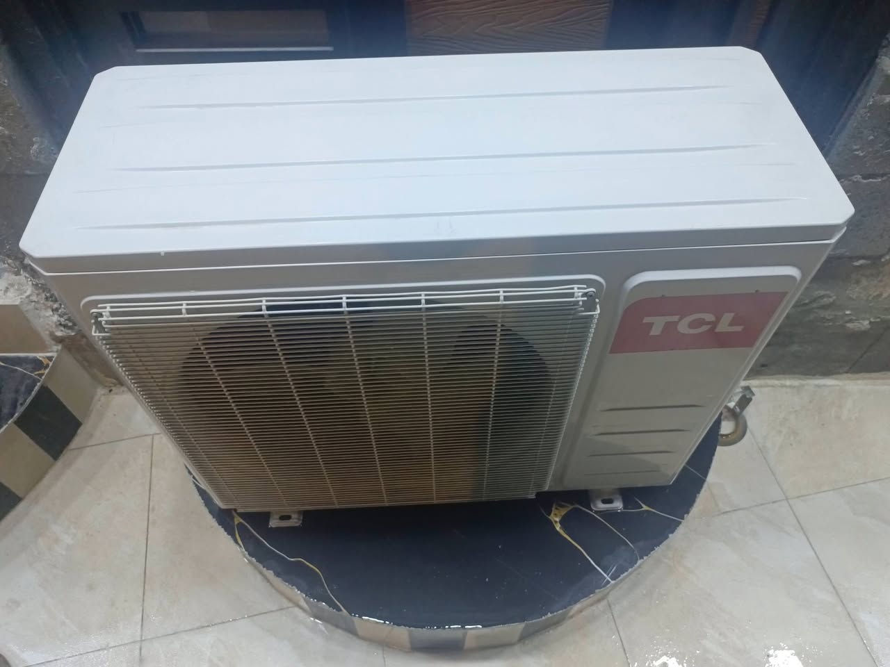 السلام عليكم ورحمه الله وبركاته
قطعة خارجية TCL طنين غاز 410 جديدة مكفولة من أي خلل بدون غاز السعر ٣٠٠ العنوان ابو الخصيب وإذا اكو مراوس بقطعة خارجية اراوس وأخذ فرق  ***********
