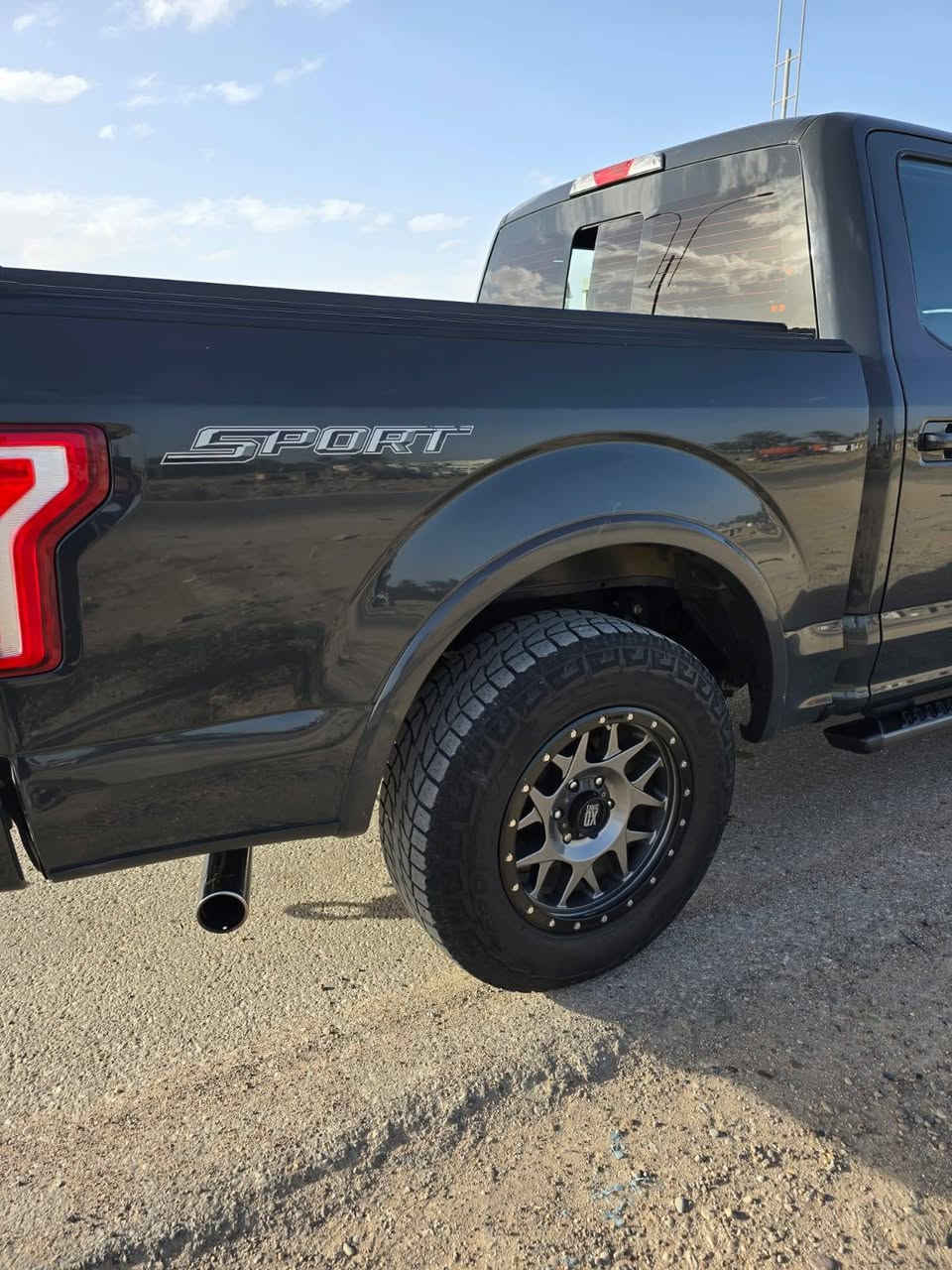 السلام عليكم
فورد f150 للبيع موديل ٢٠١٦ وارد خليجي 

محرك 3.5 تيربو 

المواصفات /

كشنات تدفأه 

تحكمات ستيرن 

درج الباب الخلفي 

مري شفط 

مانع انزلاق 

السياره سويج ٢ وياها 

السياره كفاله عامه

عليها ويل وتاير مشتريهم ١٥ ورقه 

المحرك بدلت دهن طلع بي صوت بطل 

السياره وارد خليجي وكاله مو امريكي 

تحويل بسم المشتري

السعر 190 ورقه

العنوان بغداد اليرموك 

للاستفسار الاتصال على الرقم ***********
