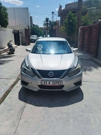 لبيع سيارة التيما موديل 2017 ما بي اي ضربه فول كلين133$ ومجال بي 07701...