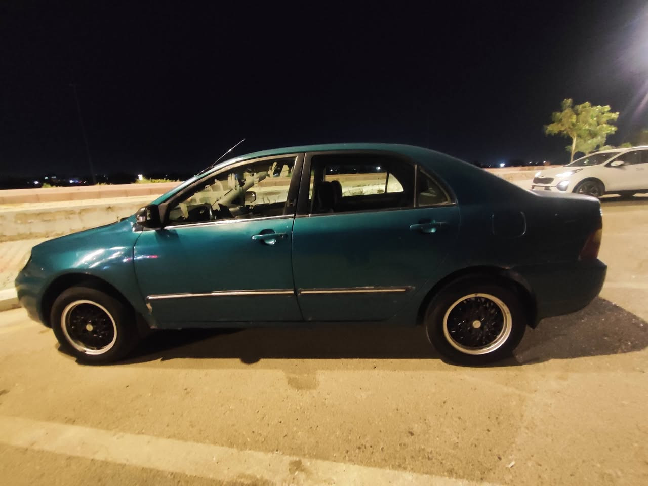 سلام عليكم 

كورلا بيكاتشو للبيع موديل 2003 اللون اخضر 
تدفئة تبريد
محرك بحالة جيدة
گير بحالة جيدة 
مكانها واسط الكوت 
رقم بغداد راعيها من النعمانية 

بيها درايم شفت گايم تطلع صوت بالاستدارة
السيارة صبغ عام وكشرها ما مكفول بيها طخات 

السعر المطلوب 62$ 
***********
