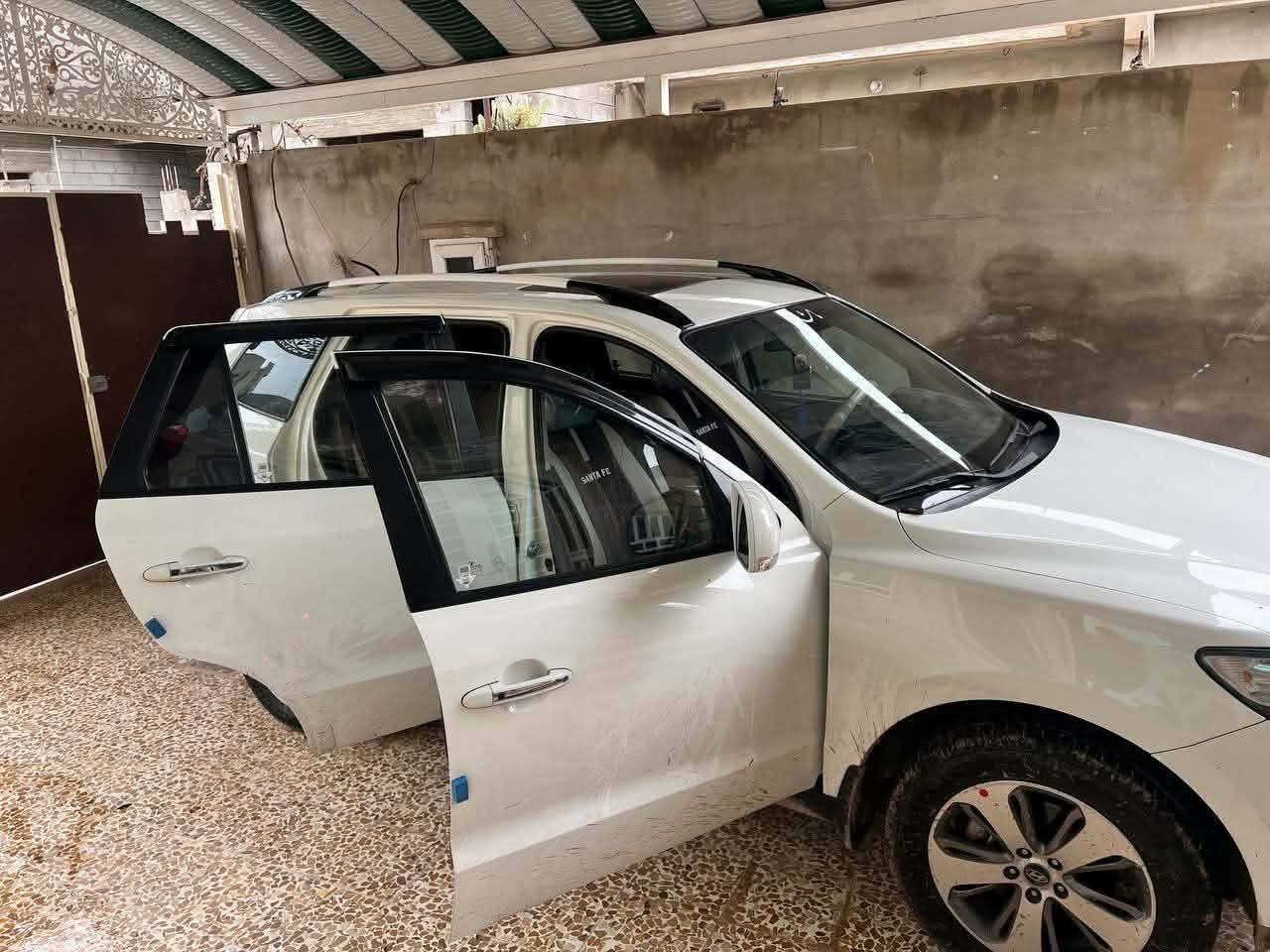 السلام عليكم للبيع 

هيونداي سنتافي 2012 
محرك 3.5
ماشيه 190 الف
سعر السياره 185 ورقه 
كشن كهرباء فتحة سقف 
بصمة تشغيل فول مواصفات 
مكفولة كفاله عامه من الصبغ او تبديل محرك معمره رايمن جديده
مكان السياره موصل جانب الايسر 
***********
***********
‏
