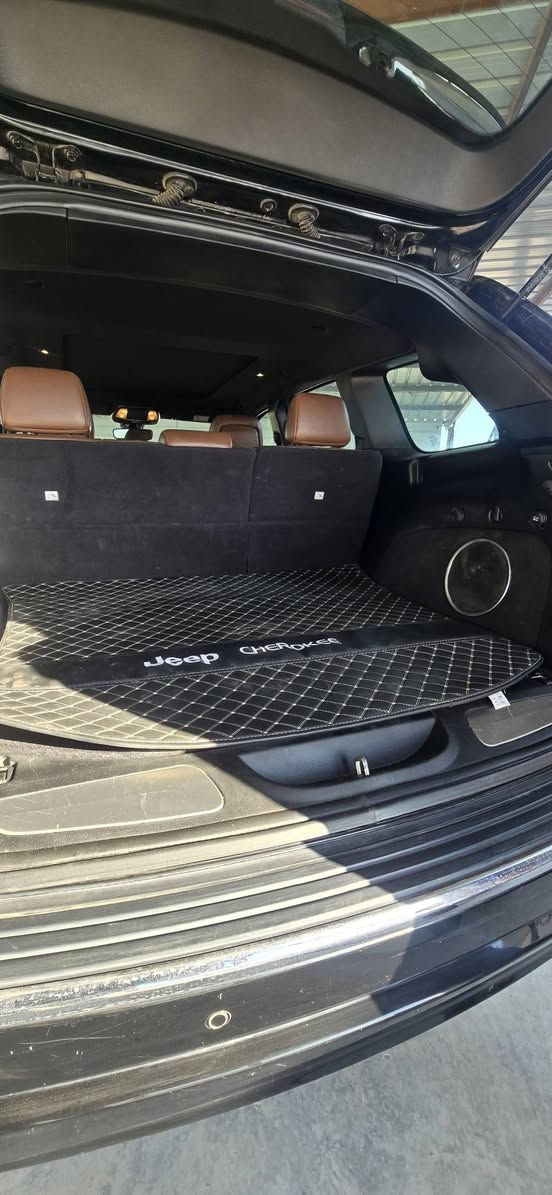 السلام عليكم  للبيع  او المراوس 
 (السعر 310)
Jeep Grand Cherokee Limited 2020
جيب جراند شيروكي ليمتد ۲۰۲۰ (خليجي) وكالة هارلم  فول مواصفات 
مكفوله كفاله عامه  ماشيه 73
المكان الديوانيه قضاء عفك 
رقمي ***********
*********** واتساب
 رقم بغداد بأسمي 
#المواصفات :
1. رادار . 
2. نظام وقوف السيارة الذكي. (AUTO PARK)
3. تحذير الخروج عن المسار .  
4. نقطة عمياء .
5. دفع رباعي 4x4 . 
6. فرش المقاعد من الجلد . 
7. صفي المقاعد الأمامية كهربائية .
8. ذاكرة لحفظ وضعيات الجلوس . 
9. صفي المقاعد الأمامية مع تدفئة . 
10. صف المقاعد الخلفية مع تدفئة . 
11. ويل قياس 20 انج .
12. مقود السائق كهربائي . 
13. تدفئة ستيرن . 
14. سقف بانوراما .
15. شاشه كبيرة 8.4 انج .
16. نظام الملاحة (GPS) . 
17. نظام خاص للطرق الوعرة . 
18. مصابيح امامية زنون . 
19. المصابيح الأمامية مع LED لايت . 
20. كشافات ضباب بروجكتر زنون . 
21. تشغيل عن بعد .
22. صندوق كهربائي .
23. حساسات أمامية . 
24. حساسات خلفية .
25. كاميرا خلفية .
26. بخاخ ماء لتنظيف المصابيح الامامية .
27. مرايا متحسسه للضوء العالي . 
28. مرايا جانبية قابلة للطي . 
29. بلوتوث تلفون . 
30. محدد سرعة . 
31. نظام تشغيل واطفاء اوتماتيكي للمحرك للتوفير من صرف الوقود . ( Auto Start System ) .
32. نظام بريك اوتماتيكي ( Auto Break System ) .
-------------------------------------
