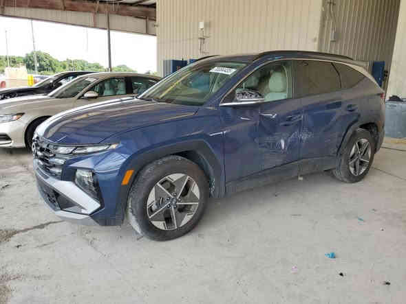 السلام عليكم توسان موديل 2025 فول مواصفات ماشية 1 الف فقط يعني زيرو بعده جديدة موعد الوصول الى عمان 10-12-2025  ترهم الي عنده كتاب شهداء او حرة السعر 145 ورقه تلفون *********** بغداد
