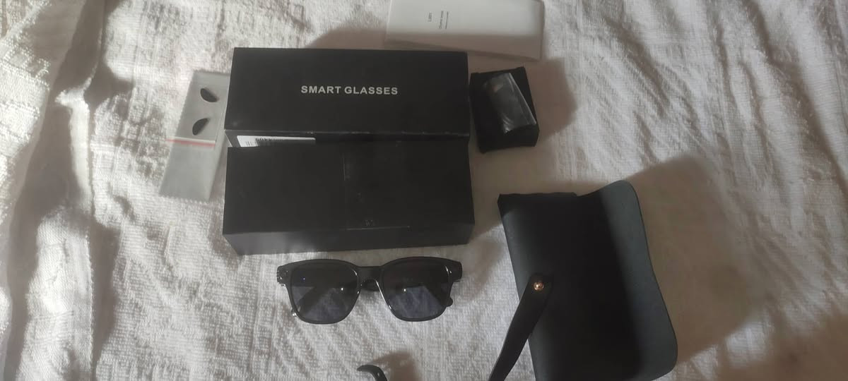 هذه نظارات ذكية من نوع findtimeبهذه المواصفات مزودة بكاميرا لتسجيل الفيديو والترجمة.
تتميز بكاميرا بدقة 800 وات و 3200 وات بكسل، وتدعم جودة فيديو 1200P.
تدعم تقنيات Wi-Fi و Bluetooth 5.4 لنقل سريع ومستقر للبيانات.
تتضمن سماعات أذن مفتوحة لإجراء المكالمات وتشغيل الموسيقى.وتعمل بلذكاء الأصطناعي بسعر60


**إذا كنت صاحب هذا الإعلان وتريد حذفه لأي سبب، رجاءا أرسل رسالة إلى الدعم الفني**