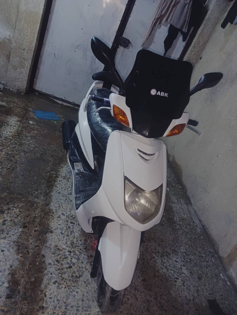 سلام عليكم من رخصت لدمن عندي دراجه سكنس نثيه 14سرعته كهرباياته كله شغاله محرك  مامفتوح عارضه550وبيه مجال مكاني بغداد لعماري يام سوك معمل لتمر ***********
