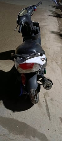 ماكس عدله دراجة نضيفة موصفاتة موديل 2005 دبلات بلادية شغالة امامي وخلف...