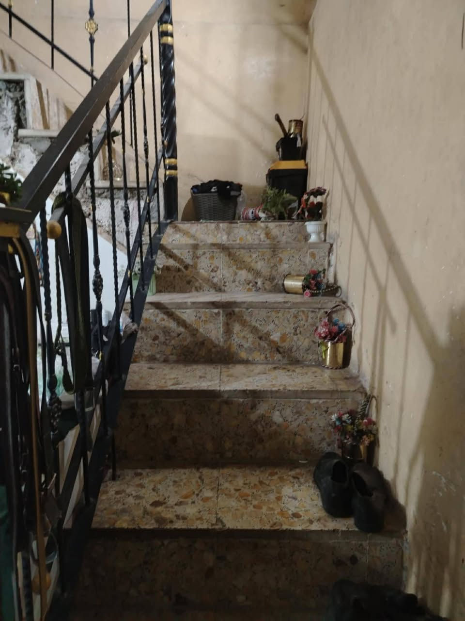 السلام عليكم بيع مستعج دار للبيع المساحه 280 متر كافت الخدماد مي بدون ماطور انترنيت ضوئي كهرباء تبليط نوع الارض اصلاح زراعي موفوض بل طابو السعر 30 وبي مجال الاستفسار *********** العنوان بابل ابوخستاوي شارع منصور السماج   السعر 30 وبي مجال للشراي سعر قطعه والله بيت بلاش
