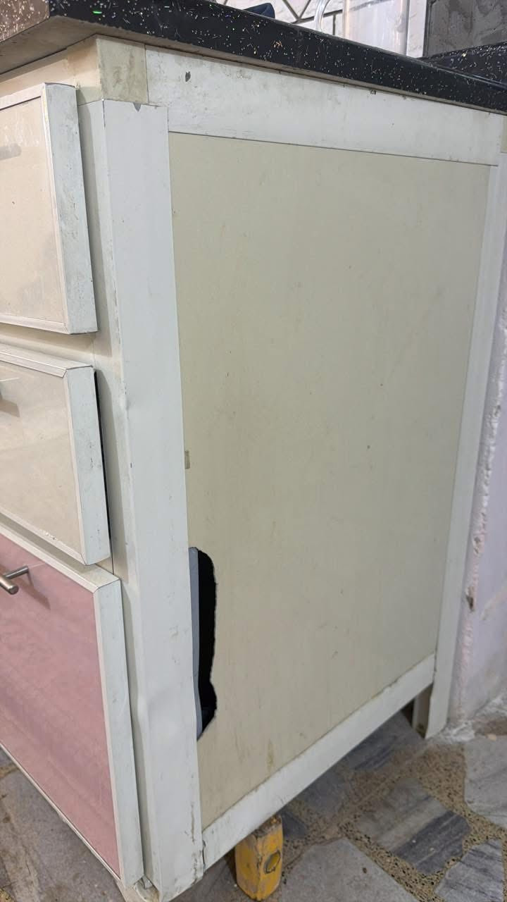 معلق سنكي مترين نظيف جدا 90‎‎%‎  السعر 200 مجال بسيط للشراي . السنكي تعبانة من الداخل يحتاج صيانة ورجلين السنكي متعوجة السنكي مع المرمر ب100 المرمر نظيف جدا اسود للعلم المرمر المتر ب125 ماخذيهة بيع سنكي مع المرمر ب100 لان يحتاج صيانة من الداخل والخارج نجف شراي خاص بيع مستعجل .


**إذا كنت صاحب هذا الإعلان وتريد حذفه لأي سبب، رجاءا أرسل رسالة إلى الدعم الفني**