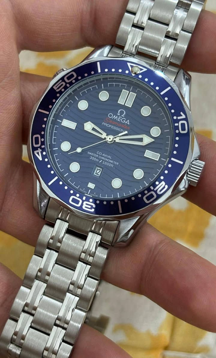 اوميگا مال بالة وزنها ثقيل ستيل موديل الفينات ضد الماء
تشتغل على الباتري
غير مستخدمة نظافتها ١٠٠٪؜ جديدة مع علبتها
قطر الساعة ٤٥ والاطار دوار
السعر  60الف مع توصيل


**إذا كنت صاحب هذا الإعلان وتريد حذفه لأي سبب، رجاءا أرسل رسالة إلى الدعم الفني**