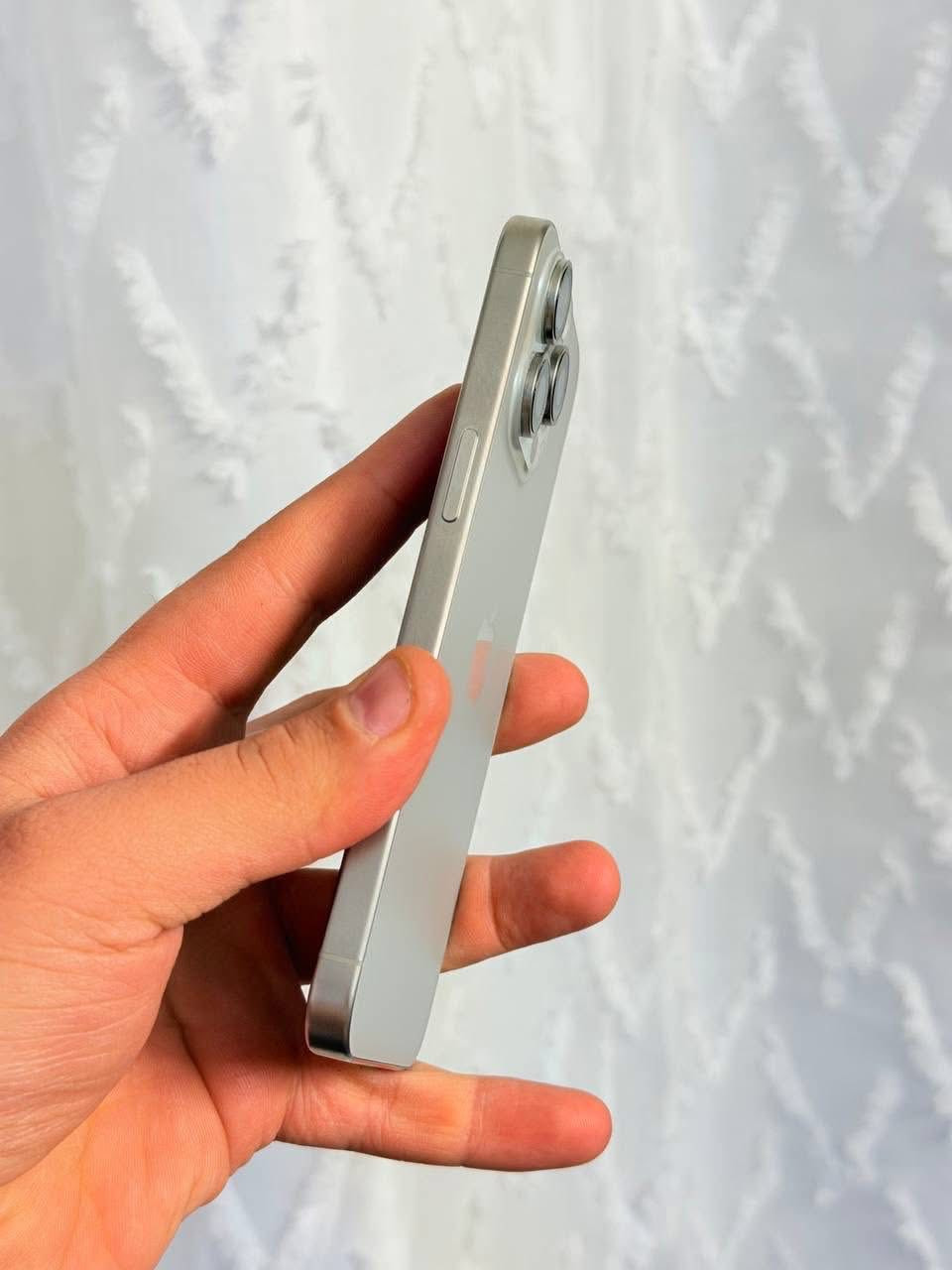 سلام عليكم 15 برو ماكس جهاز نضيف عربي شرق اوسط الذاكره 256 البطاريه 86 عدد دورات 569 جهاز وتر بروف لا مفتوح ولا مصلح كامل ملحقات كارتونه وكيبل + شاحنه 75واط سعره مليون وبي مجال قليل مكاني بغداد رقمي واتساب فقط ***********
