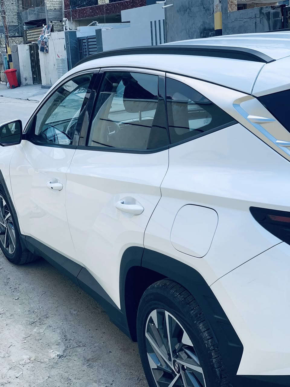 السلام عليكم
للبيع توكسان 2022 خليجي وكالة

مواصفات نص فول 

بصمة 
مري شفط 
شاشه كبيره 
هندي بريك بصمه 
ويل كب كروم 
كشنات مخمل 
مكينة ٢٠٠٠ 
بردات خلفيه 
قطعتين تبريد 
السيارة جديدة جداً بحالة الوكاله 
ماشيه ٤٨ الف 
رقم بغداد تحويل ثاني يوم 
مكان السياره بغداد مدينة الصدر 
الاستفسار الاتصال ***********
