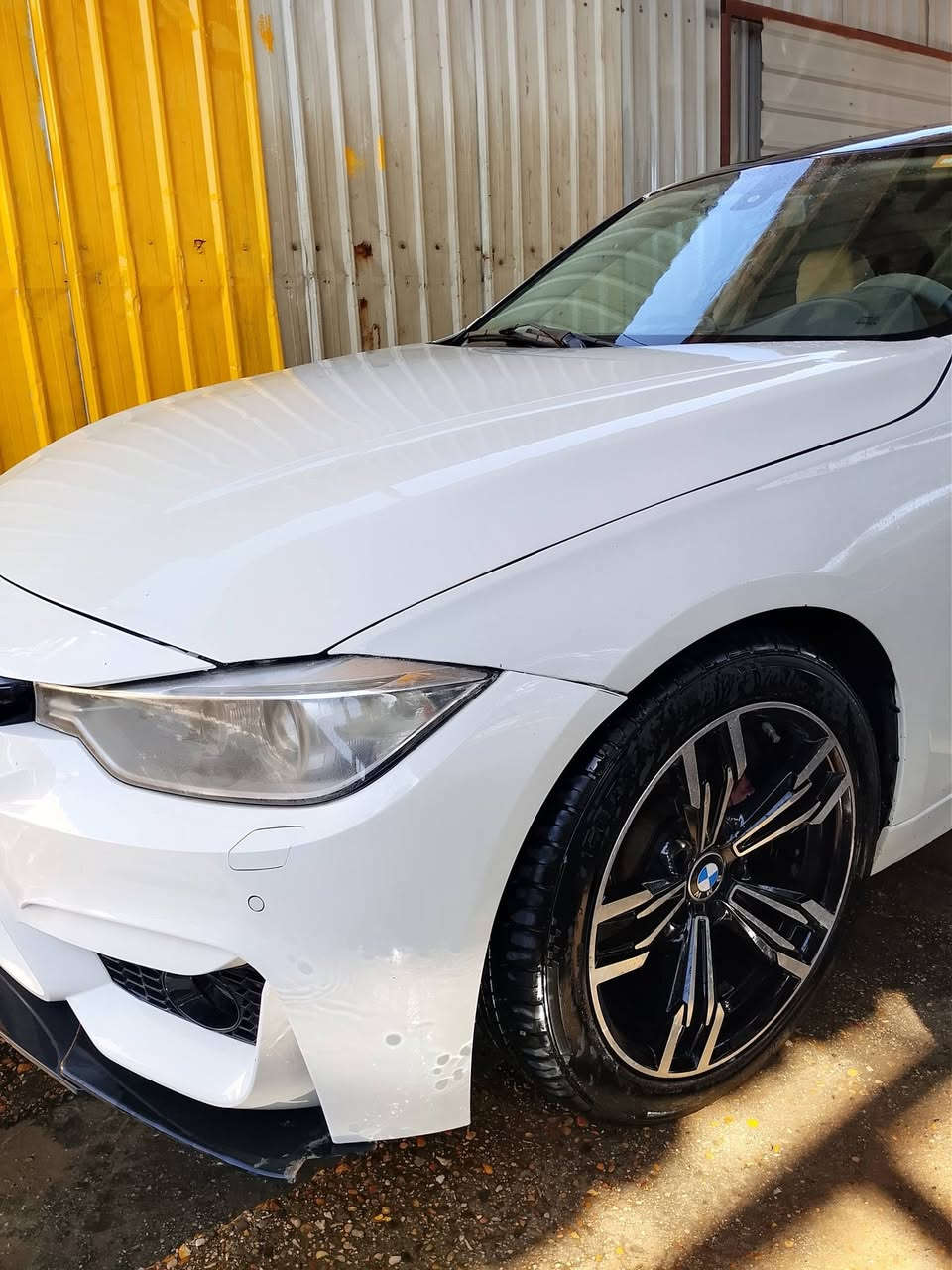 للمراوس بأالنترا Bmw موديل 15 حجم 320خليجية السياره محرك 4 سلندر تيربوا 2000 بسمي رقم اربيل الجديد .المواصفات .شنو البالك بيه بصمة تشغيل .حساس امامي وخلفي كشنات لون اوفايد عسلي جلد تبريد وتدفئه .كير كوبرا .محدثه دعاميات ام بور .جنطة كهرباء .بردات خلفيه كهرباء .لد امامي خلفي نهاري وي التشغيل .شاشه تجي عربي بيه 3 قطع وصابغيه حزام  لاتوحيد والجماليه شغل مضبوط مال الشمال  وبيه خربطه بالمحرك تريد إدامة ونصبته كلش حلوه وكشره نظيف نسبة مئة بمئة.


**إذا كنت صاحب هذا الإعلان وتريد حذفه لأي سبب، رجاءا أرسل رسالة إلى الدعم الفني**
