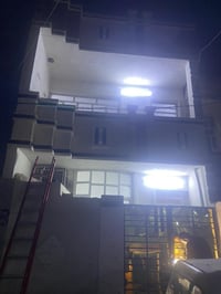 بيت في الزعفرانيه زراعي دور الشرطه ليجاي من السده بشارعين فرع العلويه ...