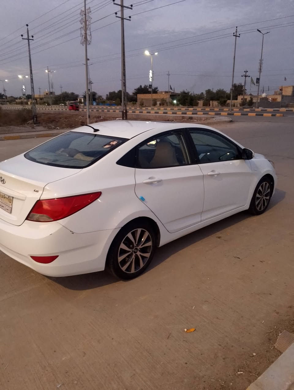 السلام عليكم اكسنت موديل 2015خليجي كفاله من الضربه وتبديل بيه  رشات صبغ بل بيبان  جهة العبري  فقط الباقي   كفاله جديده كلش مكينه 1600 دوش  كير  مكينه مكفولات حداديه جديدة تخم تاير كهربايات كله شغاله تبريد ثلج السنويه لل 30 جديده السياره فول شاشه تحكم فتحه ويل كب مشروع وطني تحويل وين ما يعجبك السعر 87 مجال بسيط رقمي ***********
