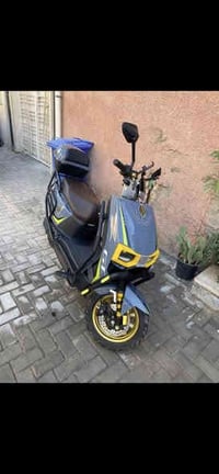 دراجه شحن نضيفه مثل ما بالصوره قبل شهرين ماخذه من الشركه مال حسن وحسين...