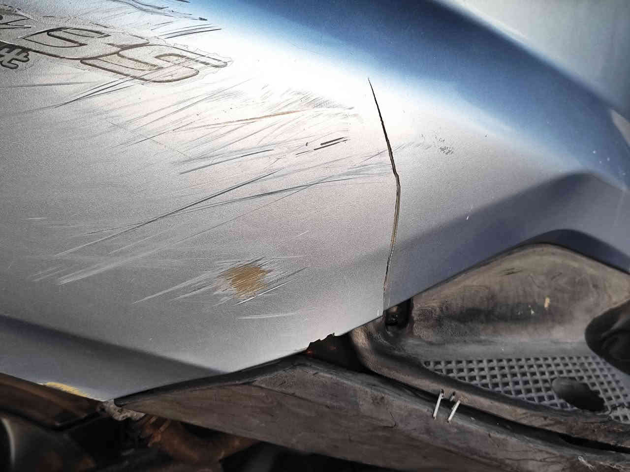 السلام عليكم بريز للبيع كلشي بيهة بلادي برغي ممبدل بيهة مكفول مكينه والباقي كله مكفول ماعده الي ب صوره الي واضح دراجه جديده وتخبل رايده 850 وبيهة مجال مكاني بغداد النهروان الي حاب يتصل ع رقم *********** أو واتساب
