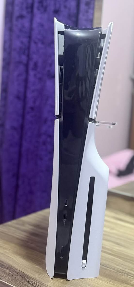 سلام عليكم للبيع بليستيشن 5 سلم ذاكرة واحد تيرا كلش نضيف وكلشي مابي وما مستعمل هواي ويا جويستك وحدة واقراص ثنين انتشارتد الكلكشن الي هي 3 اجزاء بقرص واحد ال 1و2و3 وقرص اساسن كريد فالهالا اشتريتهن ثنينهن ب45الف البلي سعرة هو والاقراص 670 الف وبي مجال قليل رقم الهاتف *********** العنوان البصرة القرنه الشرش الكريم
