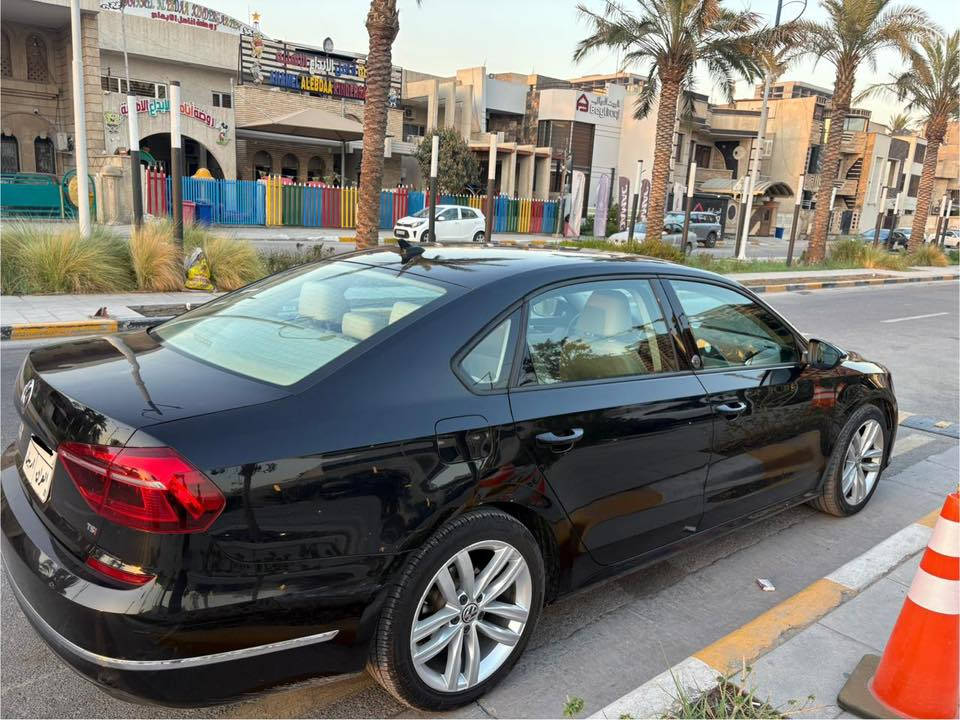السلام عليكم
Passat wolfsburg edition 2019
Clean title 
بيها بارد بالجاملغ الخلفي متعدل وهسة فعصة خفيفة بنفس المكان 
ماشية 143000كم 
مواصفاتها 
كامرا خلفية 
فتحة سقف 
رادار امامي خلفي 
مانع انزلاق 
حساسات جانبية بالمراية 
كشن السايق كهرباء 
تبريد امامي خلفي 
السيارة مسوي عليها سيرفس كامل من صدر امامي وخلفي وتنظيف نوزلات ومنظومة احتراق 
تايرات جديدة 
باتري جديد 
مكان بغداد 
للتواصل واتس اب ***********
