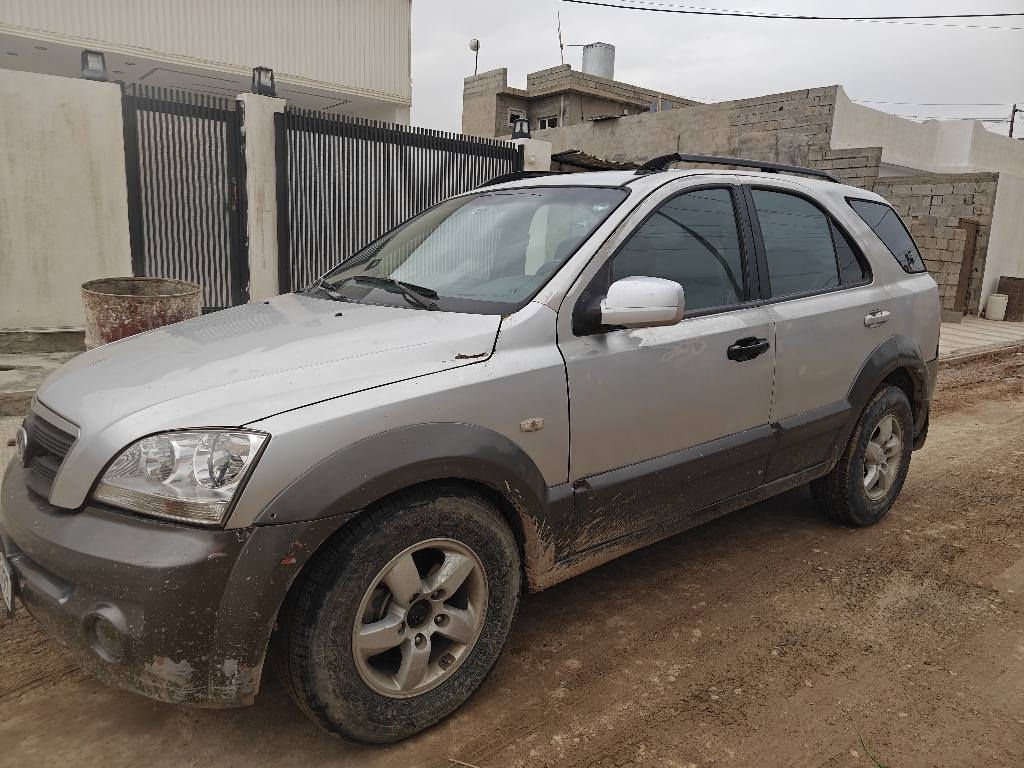 سورنتو موديل 2009 
كير و محرك بطة 3000 
4 جامات كهربائي 
سقف سلايد 
تبريد 
حساسات خلفي 
رقم جديد 
سنوية منتهية  
بطاقة بنزين 
صبغ حزام
شرط تحويل و وكالة 
*********** كركوك, العراق
