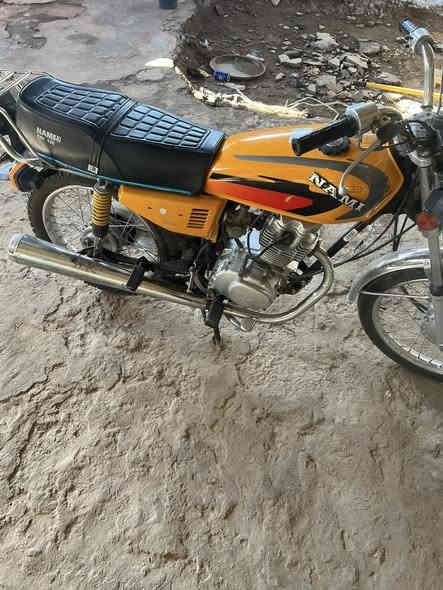 السلام عليكم للبيع ايراني نامه شلامجه موديل ٢٢ مسجله ٢١ نضيفه وما مفتوحه رقم وسنويه ب اسمي تحويل ثاني يوم مكينه ماشاءالله تخبل صبانه ما خال عليه بس كلجات مبدل  بكاني الجمهوريه سعره ب 1600 وبيه مجال بل فيس ماتحصلني واتساب وشريحه فقط ***********
